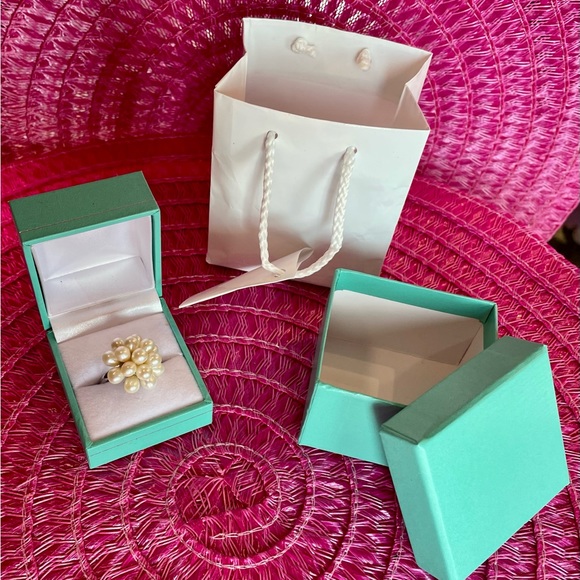 Freshwater Pearl Ring - Picture 1 of 3